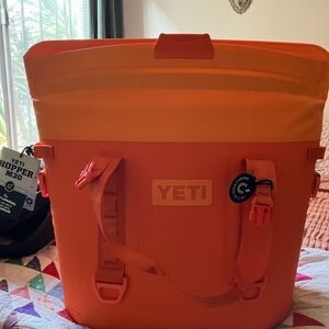 Yeti M30 Hopper Cooler bag - King Crab/Orange NWT